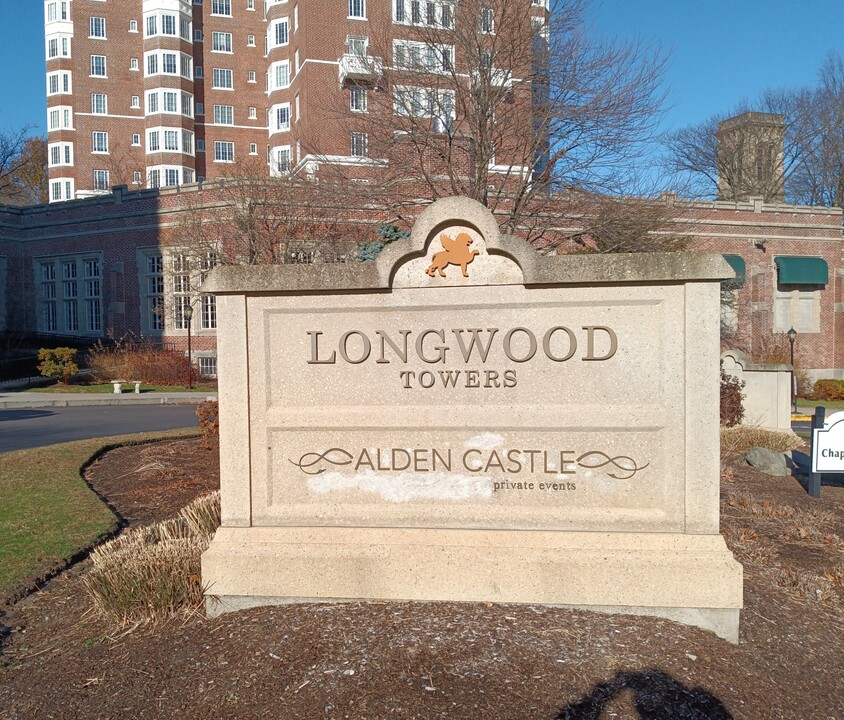 20 Chapel St, Unit Longwood Towers in Brookline, MA - Building Photo