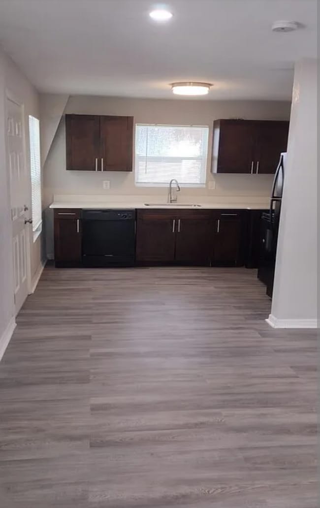 property at 701 E Hanlon St