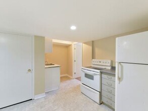 1833 Triumph St in Vancouver, BC - Building Photo - Building Photo