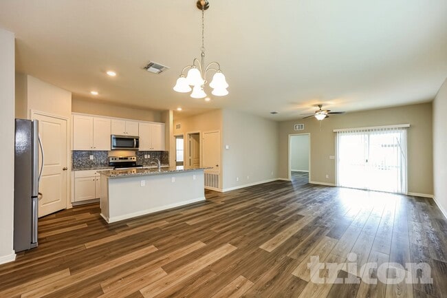 14384 Gunsight Pass in San Antonio, TX - Foto de edificio - Building Photo