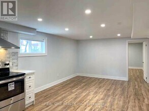 4098 Dunmow Crescent in Mississauga, ON - Building Photo - Building Photo