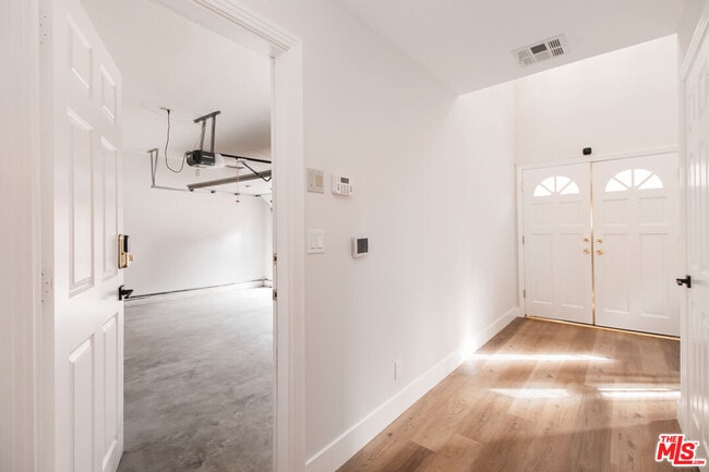 5200 White Oak Ave in Los Angeles, CA - Building Photo - Building Photo