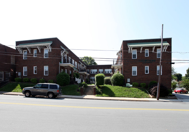 Courtyard Apartments in Burlington, NC - Building Photo - Building Photo