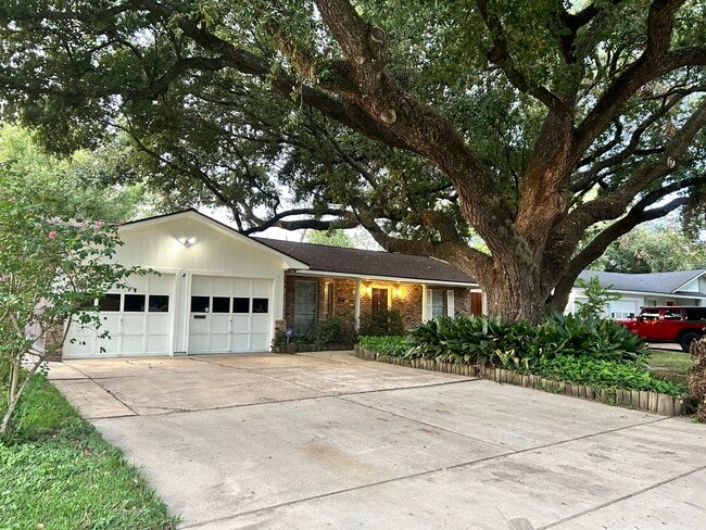 7214 Sharpview Dr