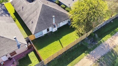 15938 Mission Village Dr in Houston, TX - Building Photo - Building Photo