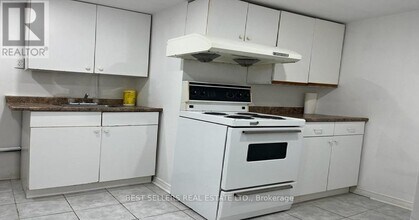 3045 Hawktail Crescent in Mississauga, ON - Building Photo - Building Photo