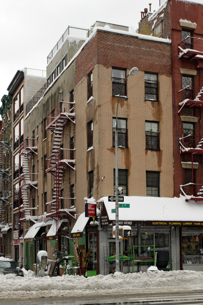 116 1st Ave in New York, NY - Foto de edificio - Building Photo