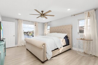 1047 SE 30th Terrace in Cape Coral, FL - Foto de edificio - Building Photo