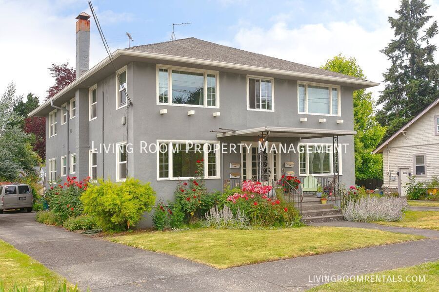 1843 N Schofield St in Portland, OR - Building Photo