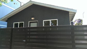559 Vernon Ave in Los Angeles, CA - Building Photo
