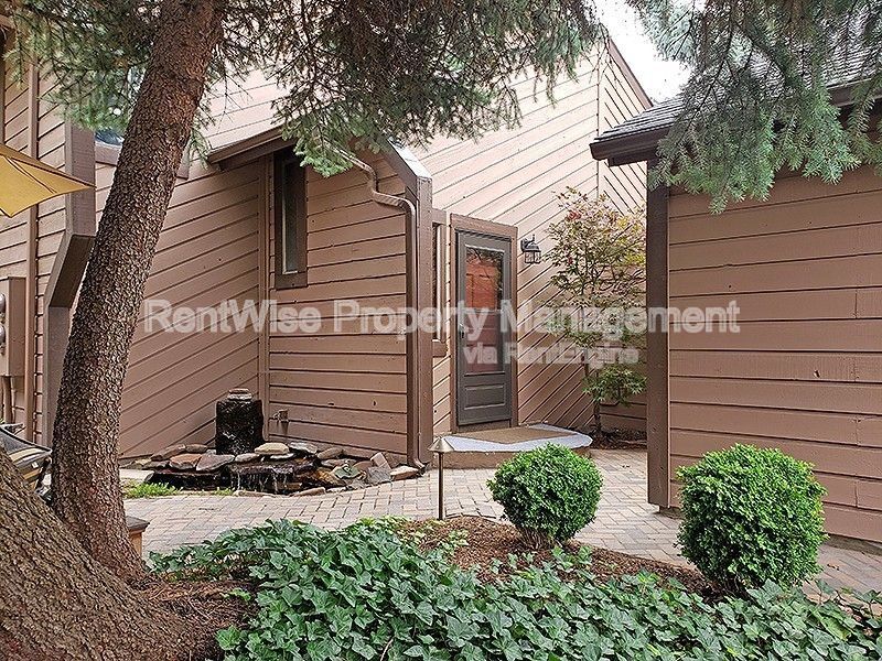 875 N Gossett Pl in Boise, ID - Building Photo