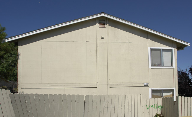 1421 Loeffler Ln in Concord, CA - Foto de edificio - Building Photo