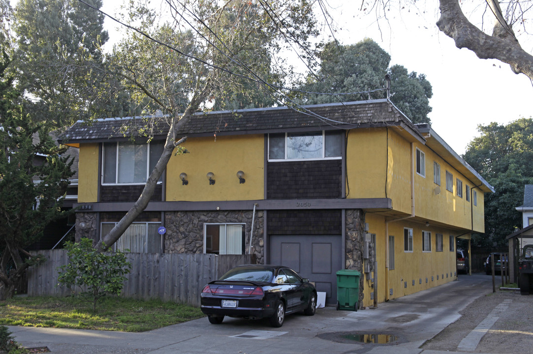 2050 Central Ave in Alameda, CA - Foto de edificio