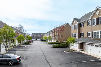 Flynn Terrace in Attleboro, MA - Foto de edificio - Building Photo