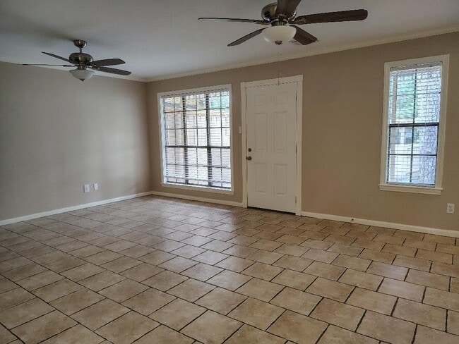 property at 2823 Whitman Dr