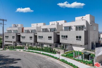 1011 Everett St in Los Angeles, CA - Building Photo - Building Photo