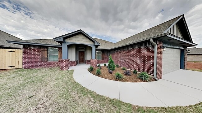 7025 Hidden Trail Ln in Warr Acres, OK - Building Photo - Building Photo