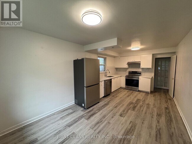 37 Nipigon Ave in Toronto, ON - Building Photo - Building Photo