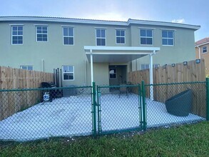1442 SE 23rd Terrace in Homestead, FL - Building Photo - Building Photo