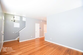 827 Myrtle St in Oakland, CA - Building Photo - Building Photo