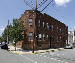 1 Edison Pl in East Rutherford, NJ - Foto de edificio - Building Photo