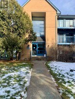 95 Trailwood Dr in Mississauga, ON - Building Photo