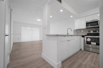 2800 NE 203rd St in Miami, FL - Building Photo - Building Photo