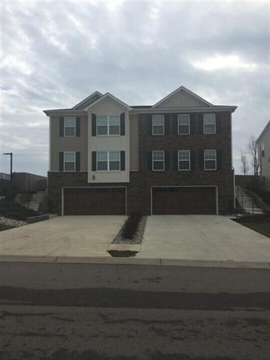 158 Vineland Pkwy Dr in Vine Grove, KY - Building Photo