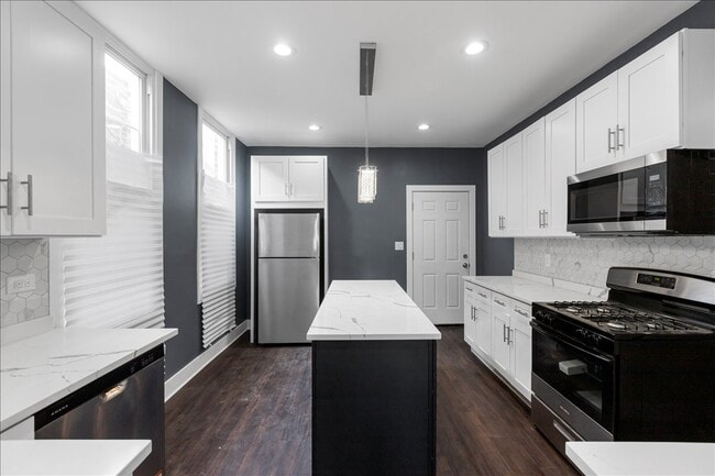 2108 S Homan Ave in Chicago, IL - Foto de edificio - Building Photo