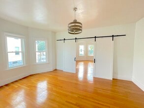 58 Bickford Ave, Unit 1 in Revere, MA - Foto de edificio - Building Photo