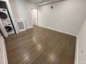 19 Peterborough St, Unit 8 in Boston, MA - Foto de edificio - Building Photo