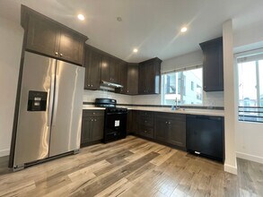 14211 Gilmore St in Los Angeles, CA - Building Photo - Building Photo