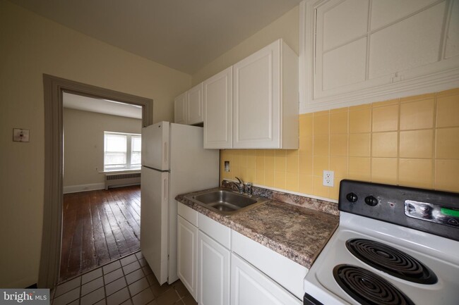 408 W Chelten Ave-Unit -3F in Philadelphia, PA - Foto de edificio - Building Photo