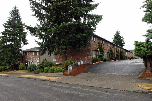 Cambridge Square Apartments in Portland, OR - Building Photo - Building Photo