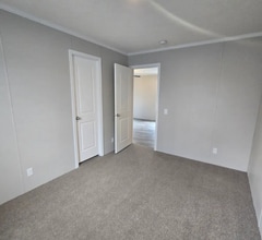 213 Birch Ln in Columbus, MI - Foto de edificio - Building Photo