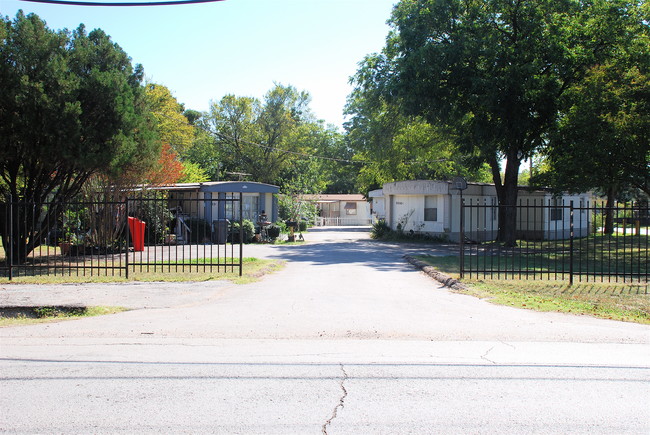 Love Field Mobile Home Park in Dallas, TX - Building Photo - Building Photo