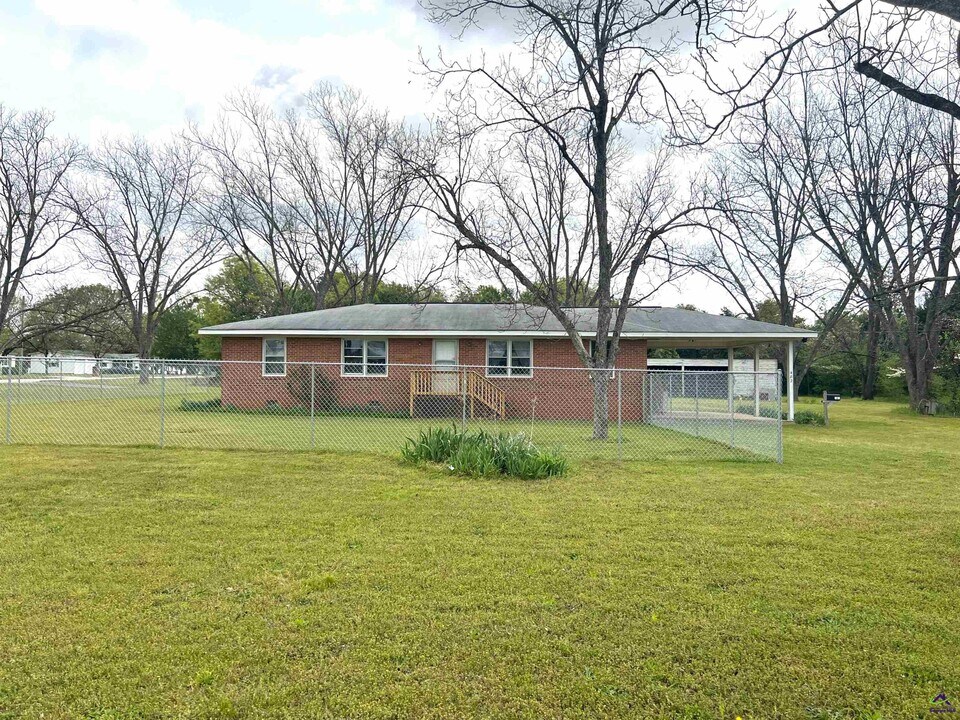 482 Lake Joy Rd in Kathleen, GA - Building Photo