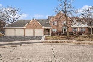 120 Stirling Ln in Schaumburg, IL - Building Photo