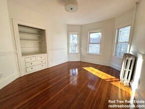 11 E Milton Rd, Unit 2 in Brookline, MA - Building Photo - Building Photo