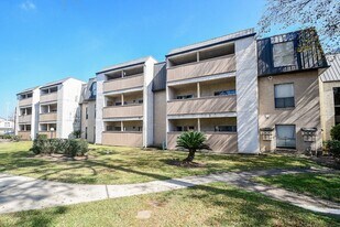 8433 Hearth Dr, Unit 1 in Houston, TX - Building Photo