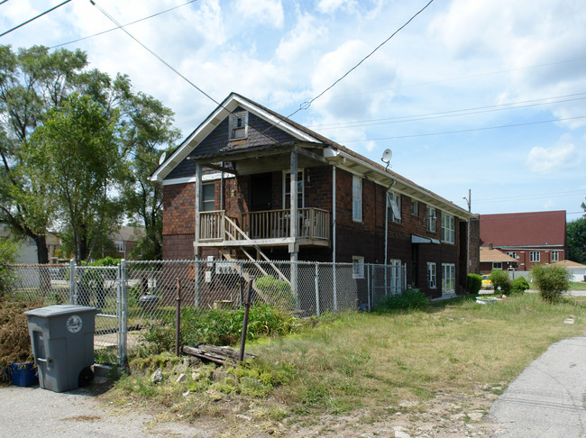 1021 W 11th Ave in Gary, IN - Building Photo - Building Photo