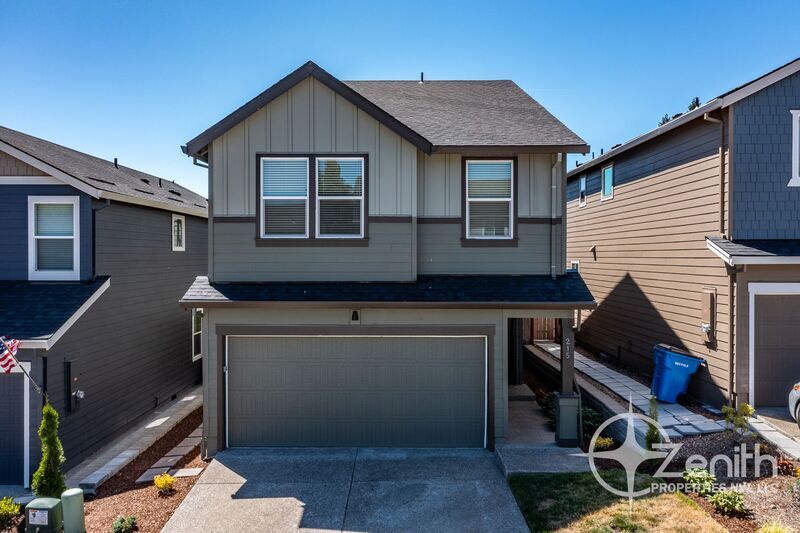 215 N Layla Pl in Ridgefield, WA - Building Photo