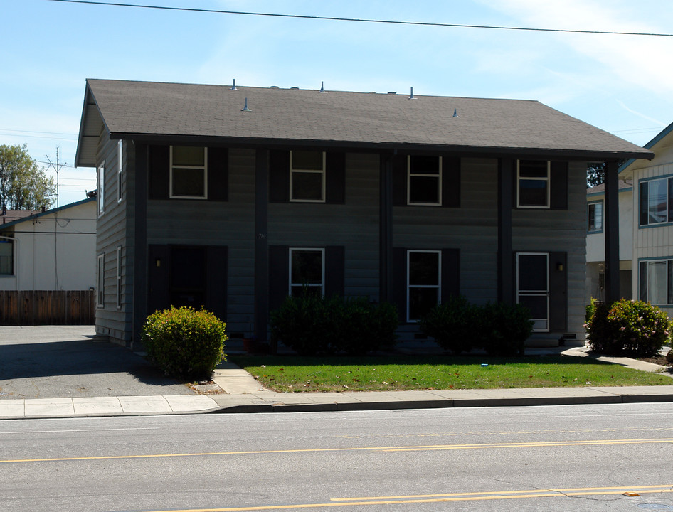 716 Hollenbeck Ave in Sunnyvale, CA - Building Photo