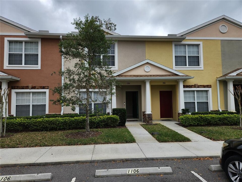 1106 Sleepy Oak Dr in Wesley Chapel, FL - Building Photo