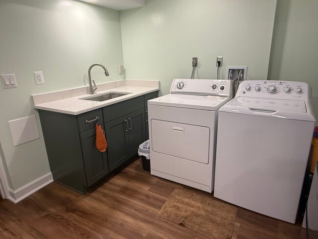 8325 Wesleyan St, Unit 8325 Wesleyan St. in Vienna, VA - Building Photo - Building Photo