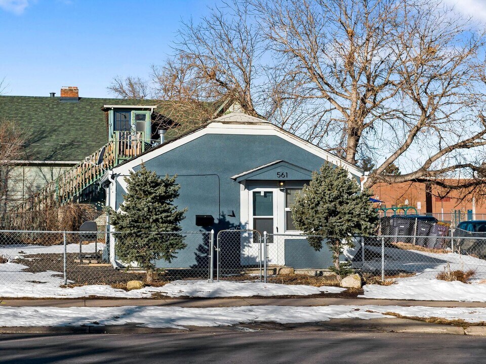 561 S Irving St in Denver, CO - Building Photo