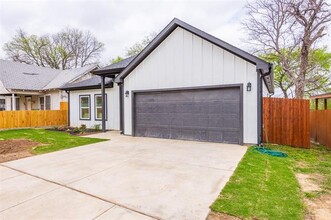 1267 E Magnolia Ave in Fort Worth, TX - Building Photo - Building Photo