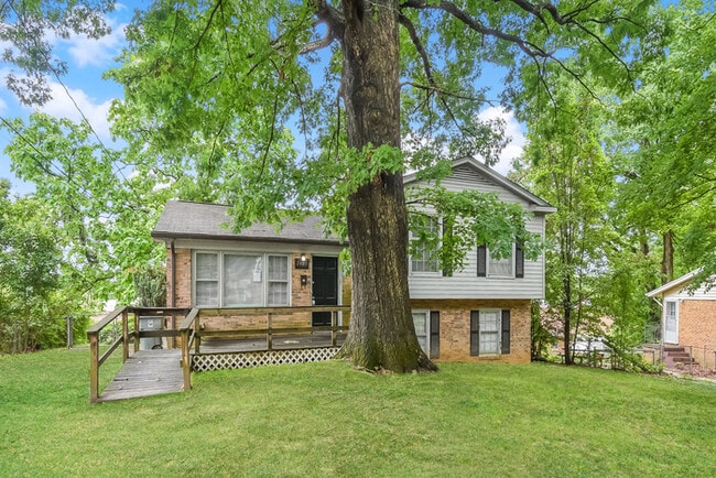 property at 2425 New Orleans St