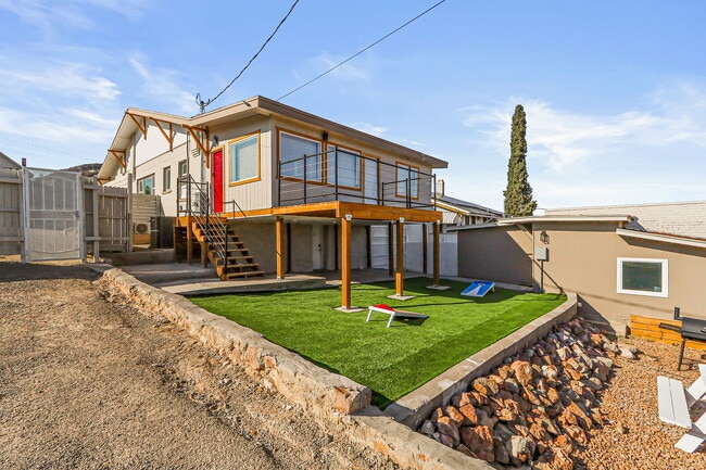 property at 1806 Arizona Ave