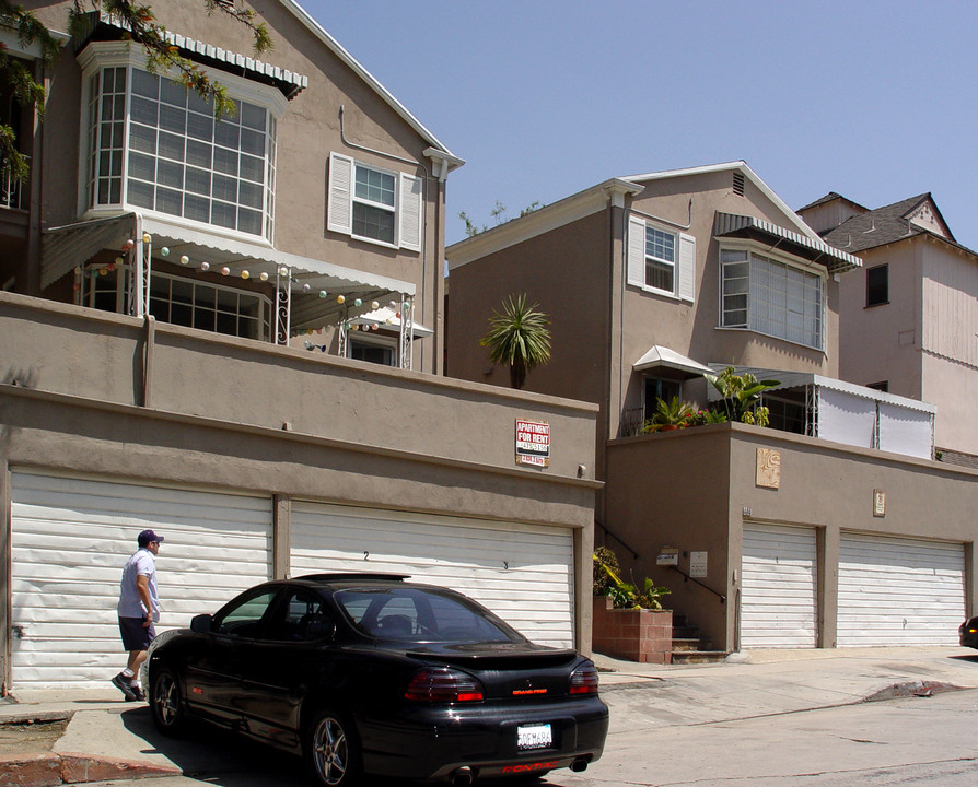 400 Landfair Ave in Los Angeles, CA - Building Photo